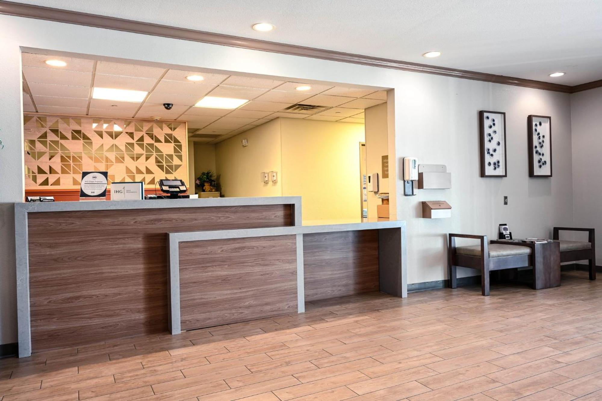Candlewood Suites Champaign-Urbana University Area By Ihg Exterior foto